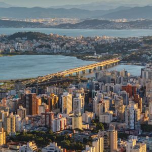 O bairro de Florianópolis que lidera a preferência para venda e aluguel​